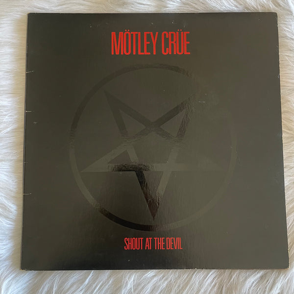 Mötley Crüe-Shout at the Devil