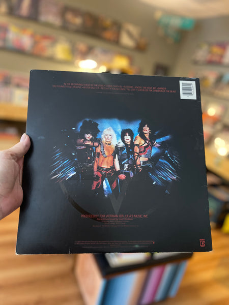 Mötley Crüe-Shout at the Devil